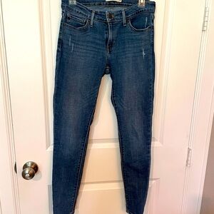 Levi’s 711 skinny size 28